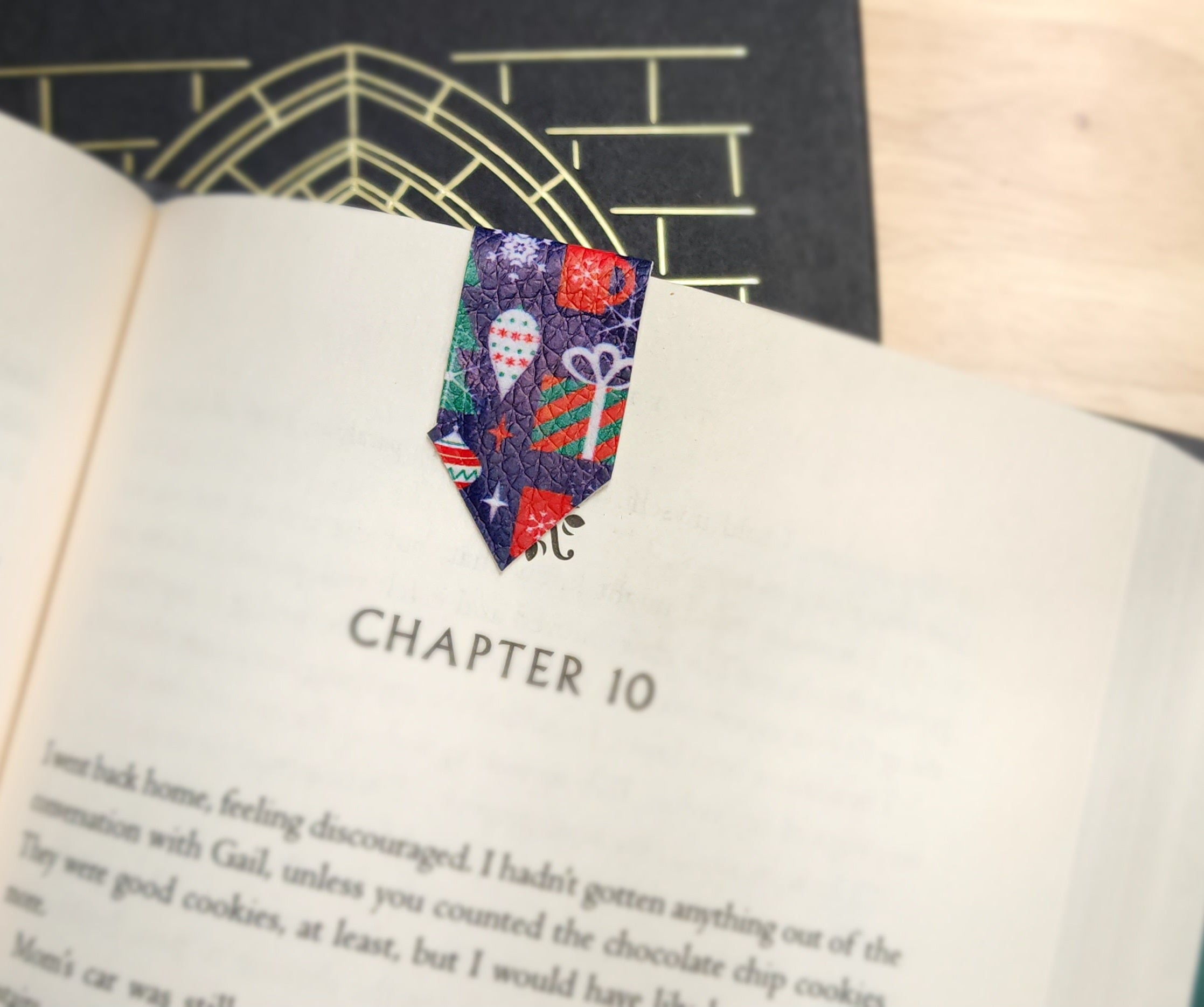 Magnetic Triangle Bookmarks - Gifts and Ornaments image