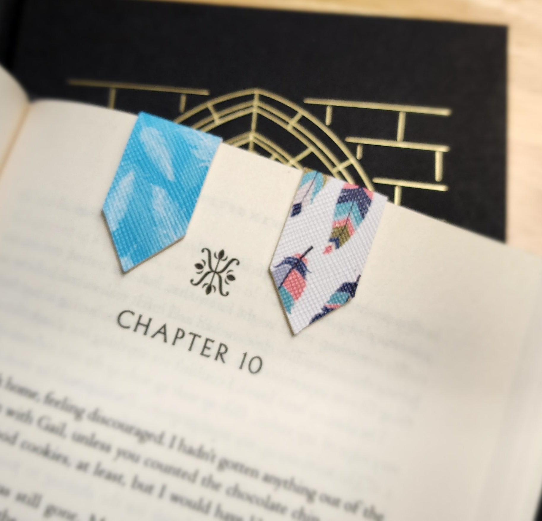Magnetic Triangle Bookmarks - Feathers 3 (set) image