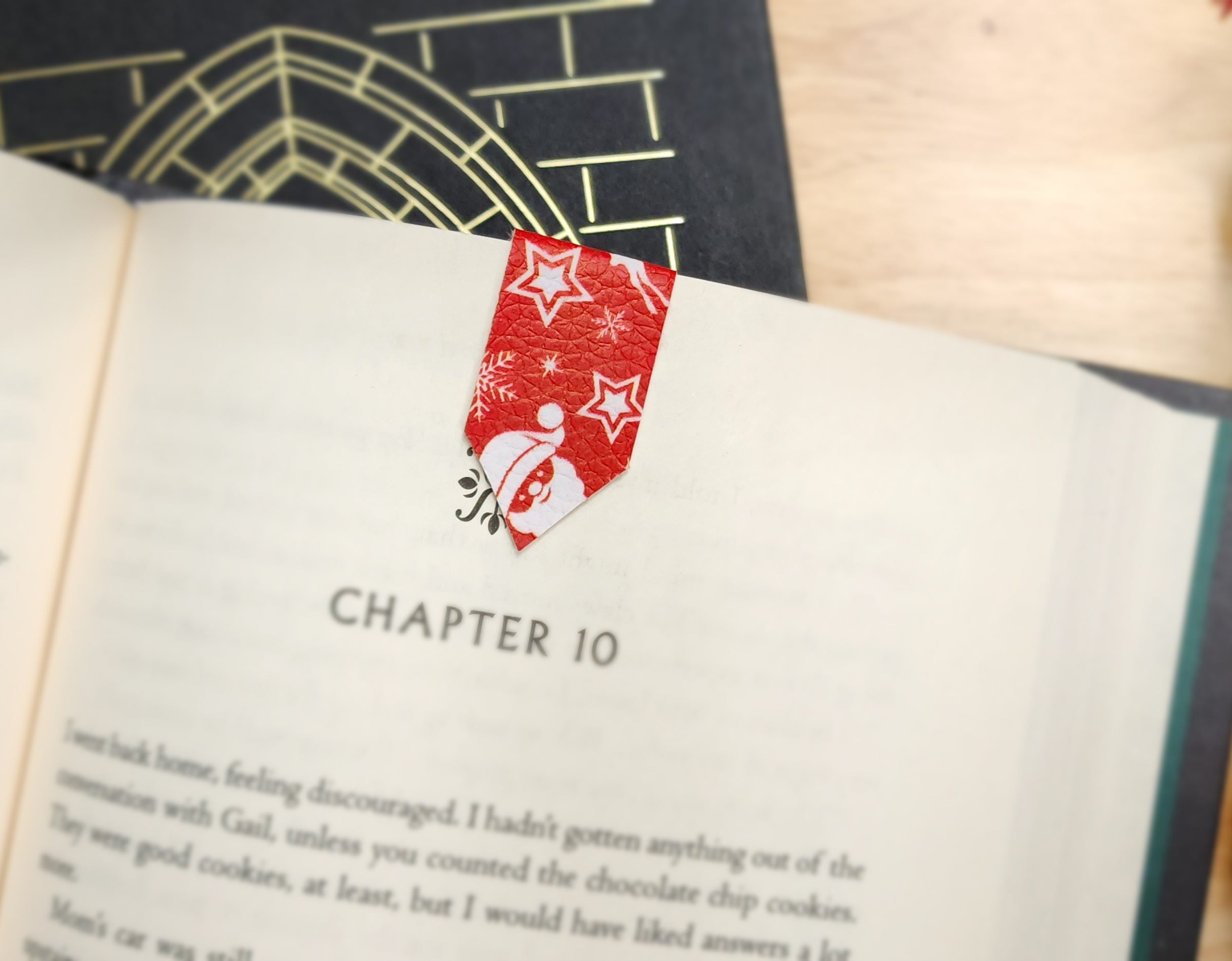 Magnetic Triangle Bookmarks - Santa image