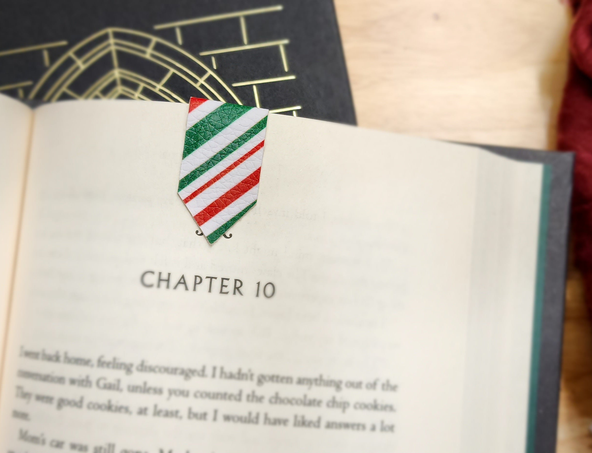 Magnetic Triangle Bookmarks - Red Green Stripes image