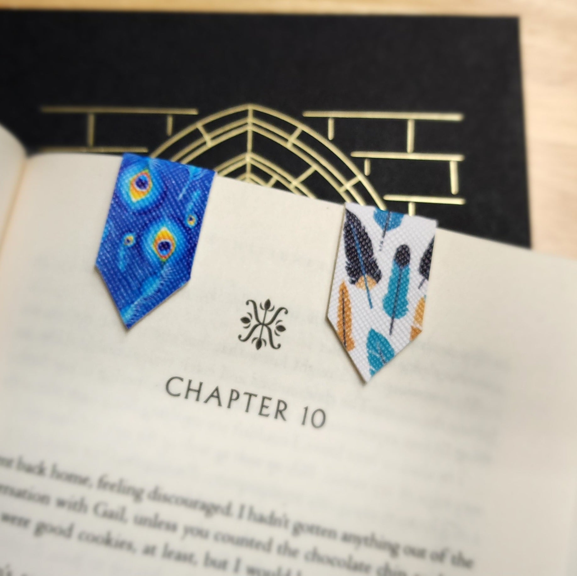 Magnetic Triangle Bookmarks - Feathers (set) image