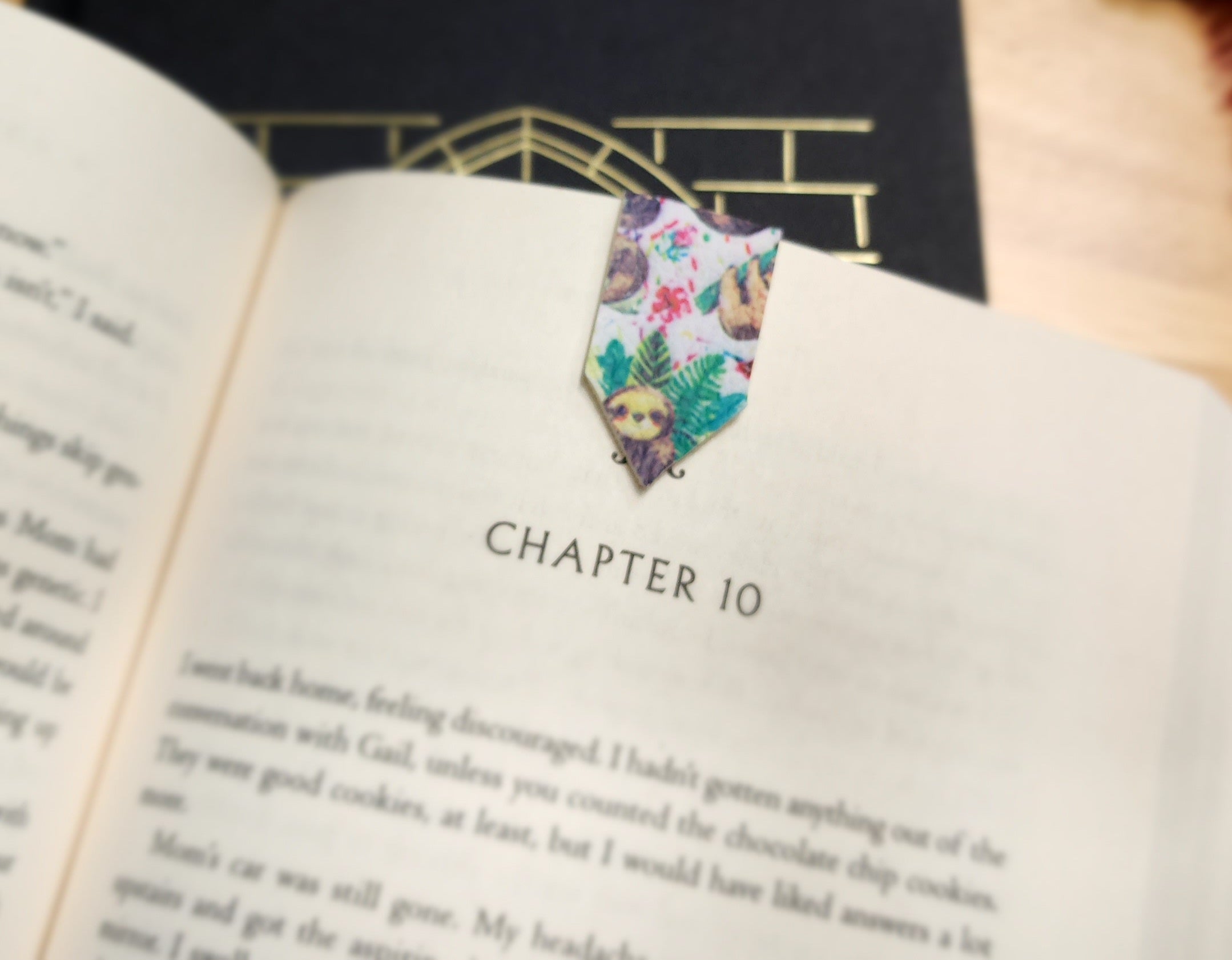 Magnetic Triangle Bookmarks - Sloth Christmas image