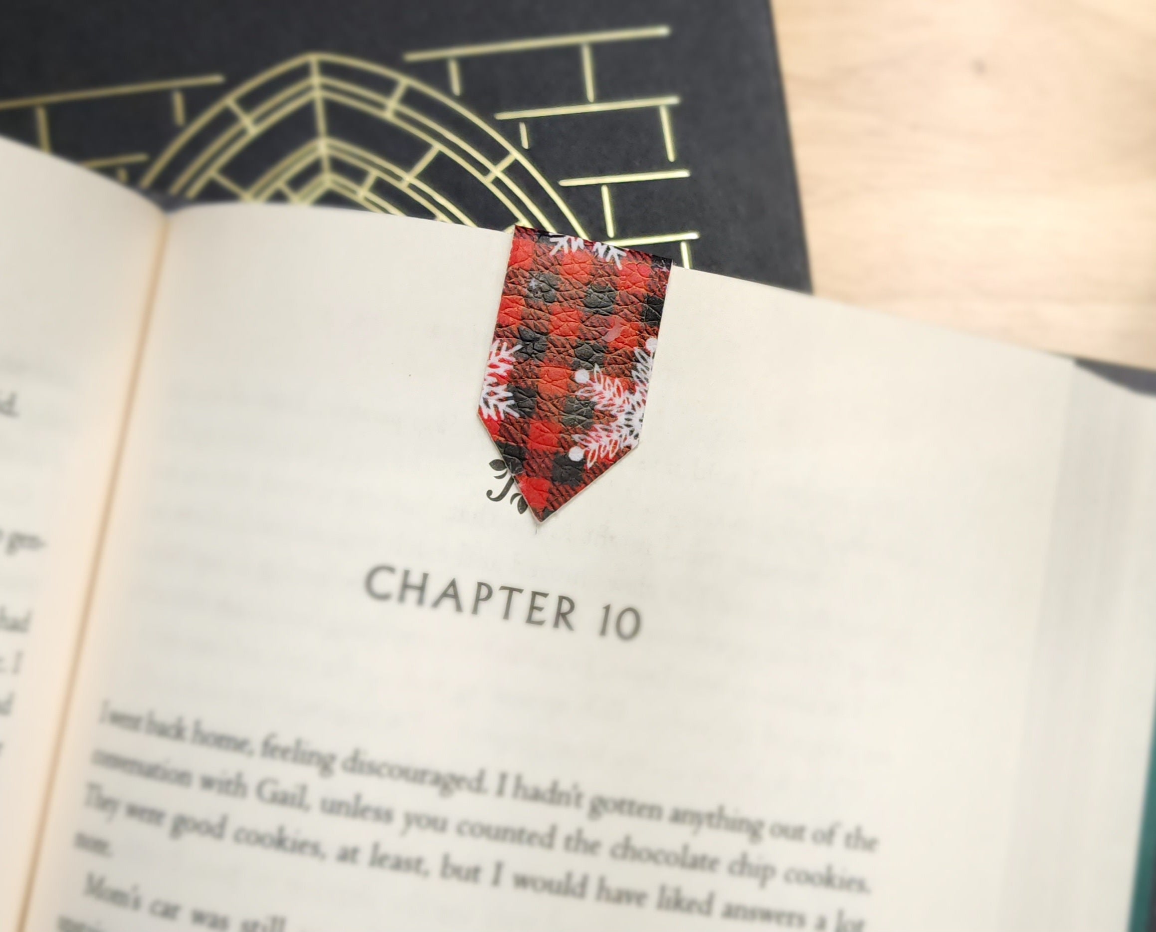 Magnetic Triangle Bookmarks - Snowflake Flannel image